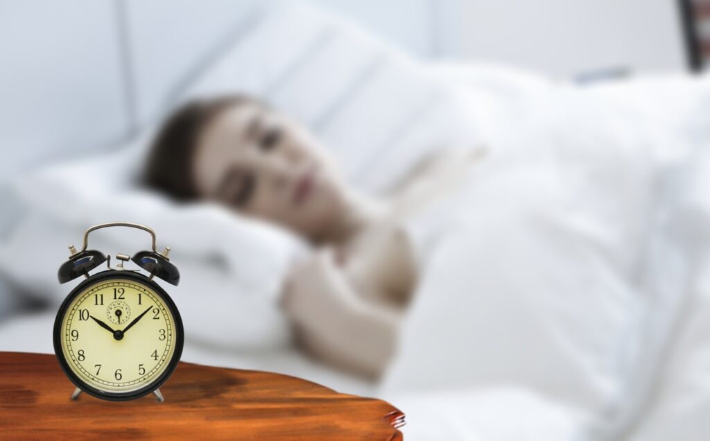 अलार्म को बार-बार स्नूज़ करना सुबह उठते ही न करें ये 5 काम